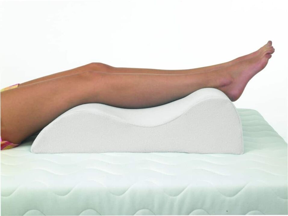 Orthopedic pillow to relieve symptoms of varicose veins in the legs